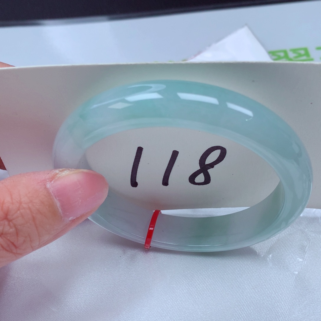 翡翠手镯未镶嵌翡翠