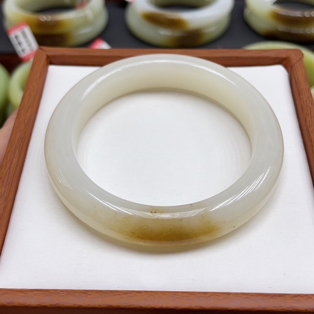 未镶嵌手镯和田玉?****