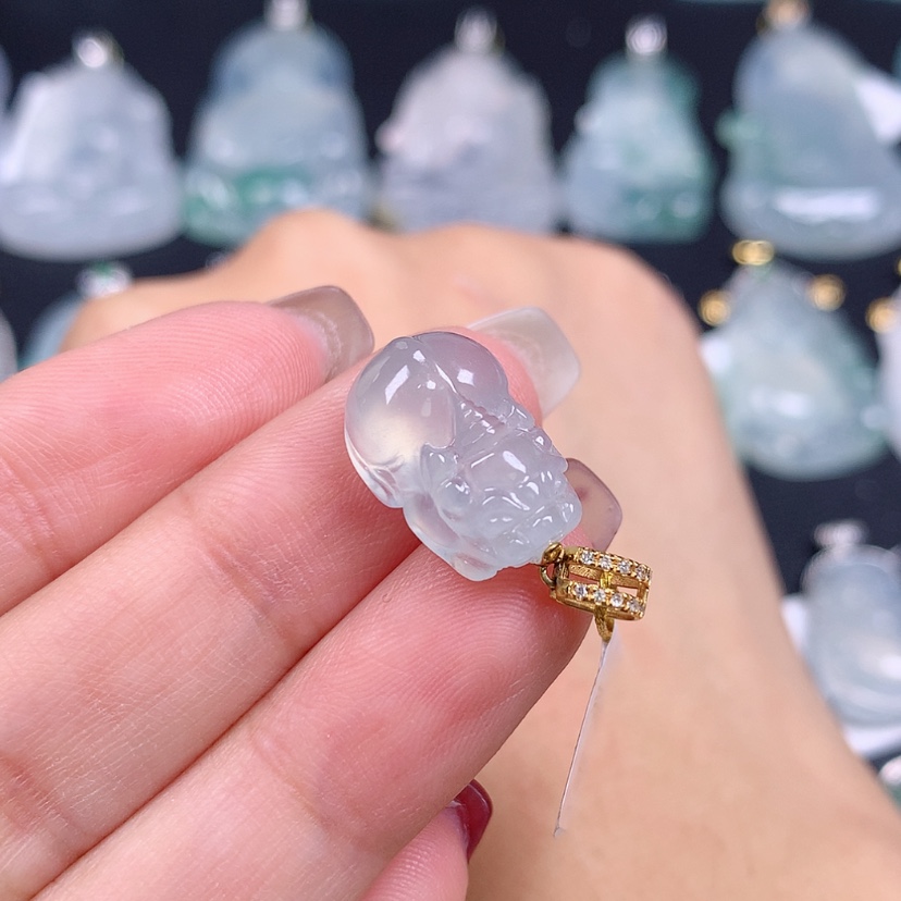 【闪购商品】翡翠18K金镶嵌颈饰貔貅