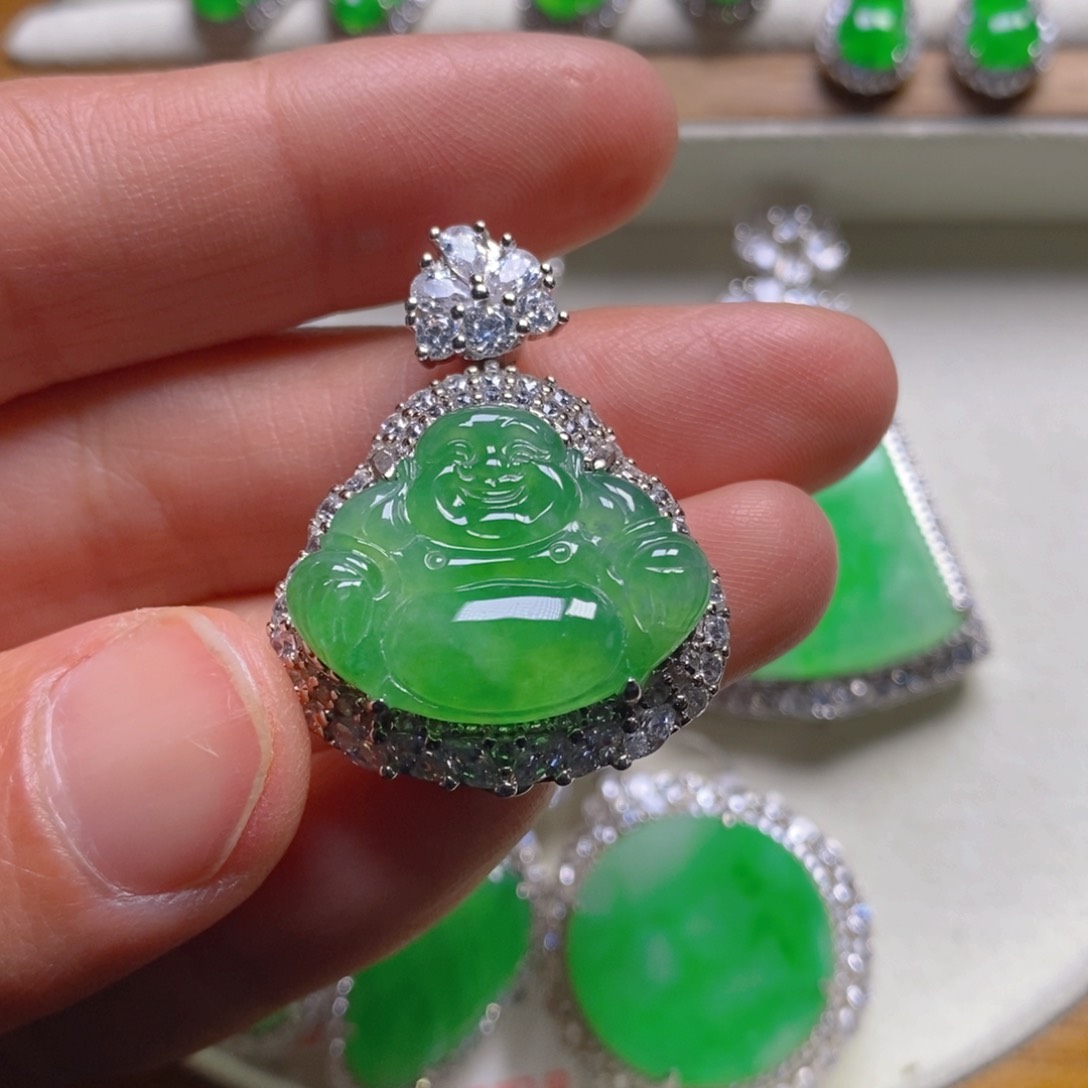 翡翠颈饰银S925镶嵌佛公吊坠