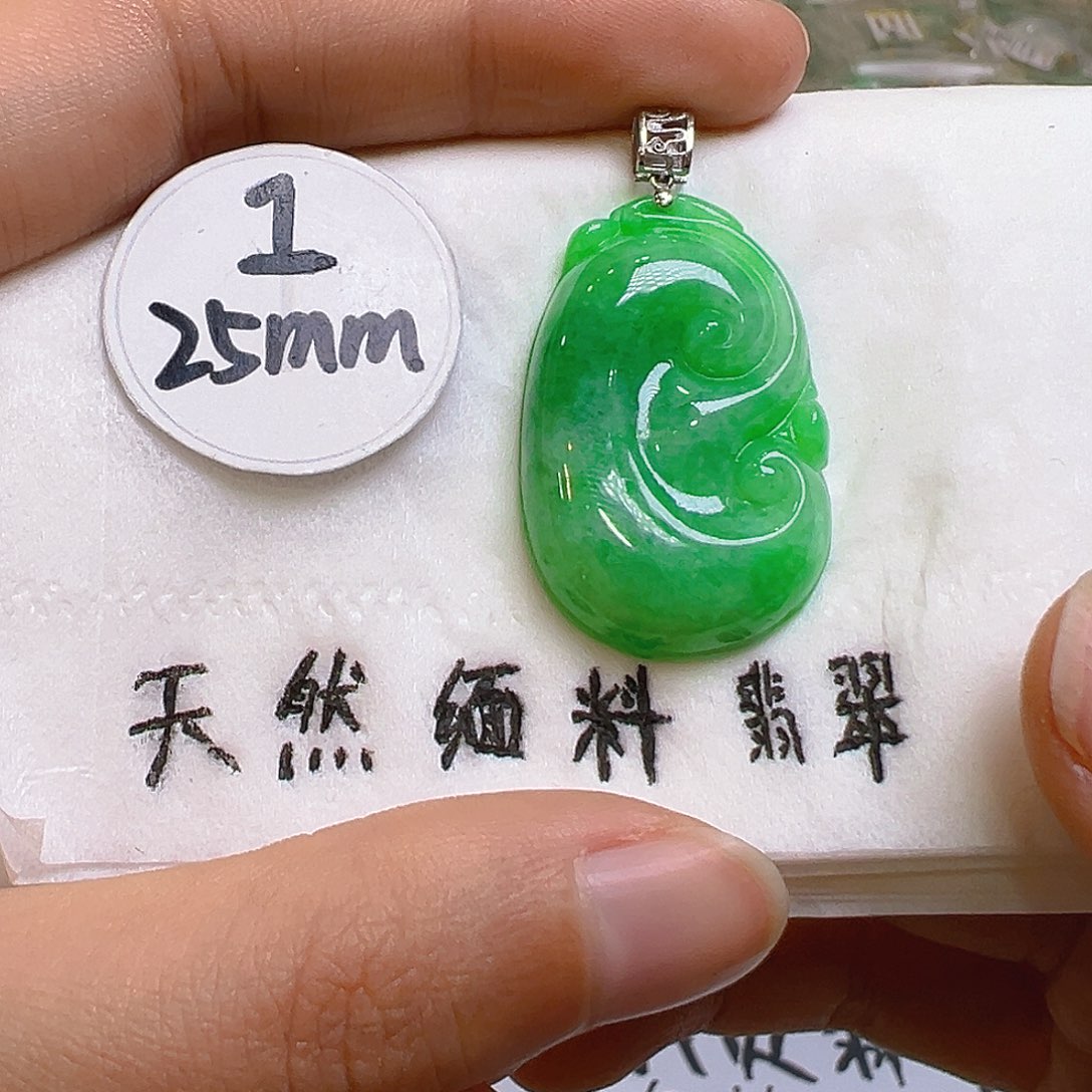 翡翠颈饰18K金镶嵌翡翠