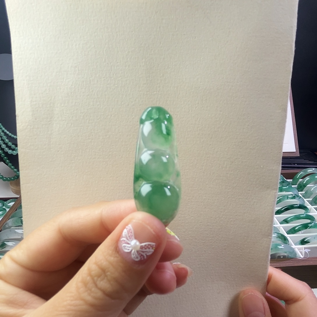 石英质玉未镶嵌颈饰