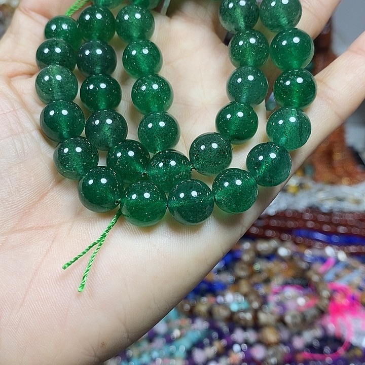 玛瑙/玉髓未镶嵌珠宝半成品A级绿草莓晶卡10mm一条