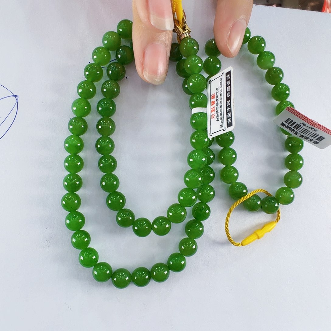 颈饰未镶嵌和田玉（碧玉）