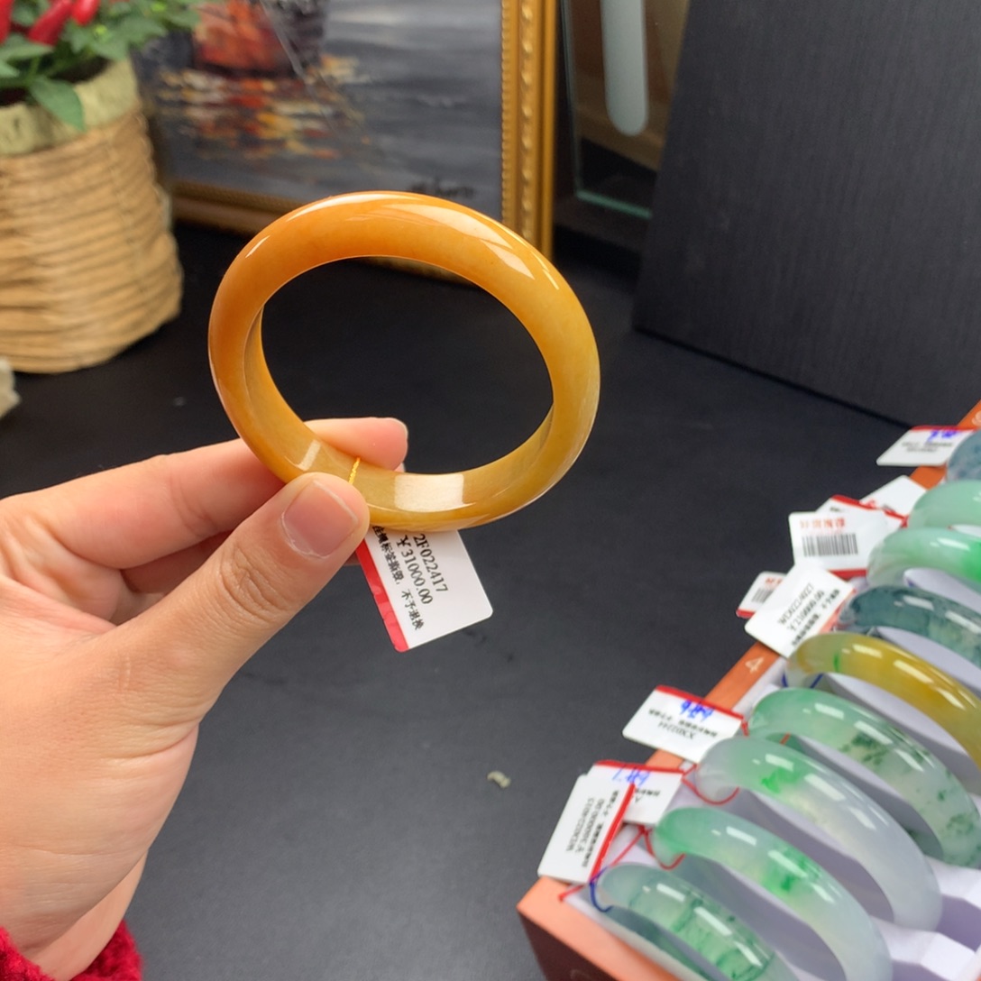 翡翠手镯未镶嵌55满黄