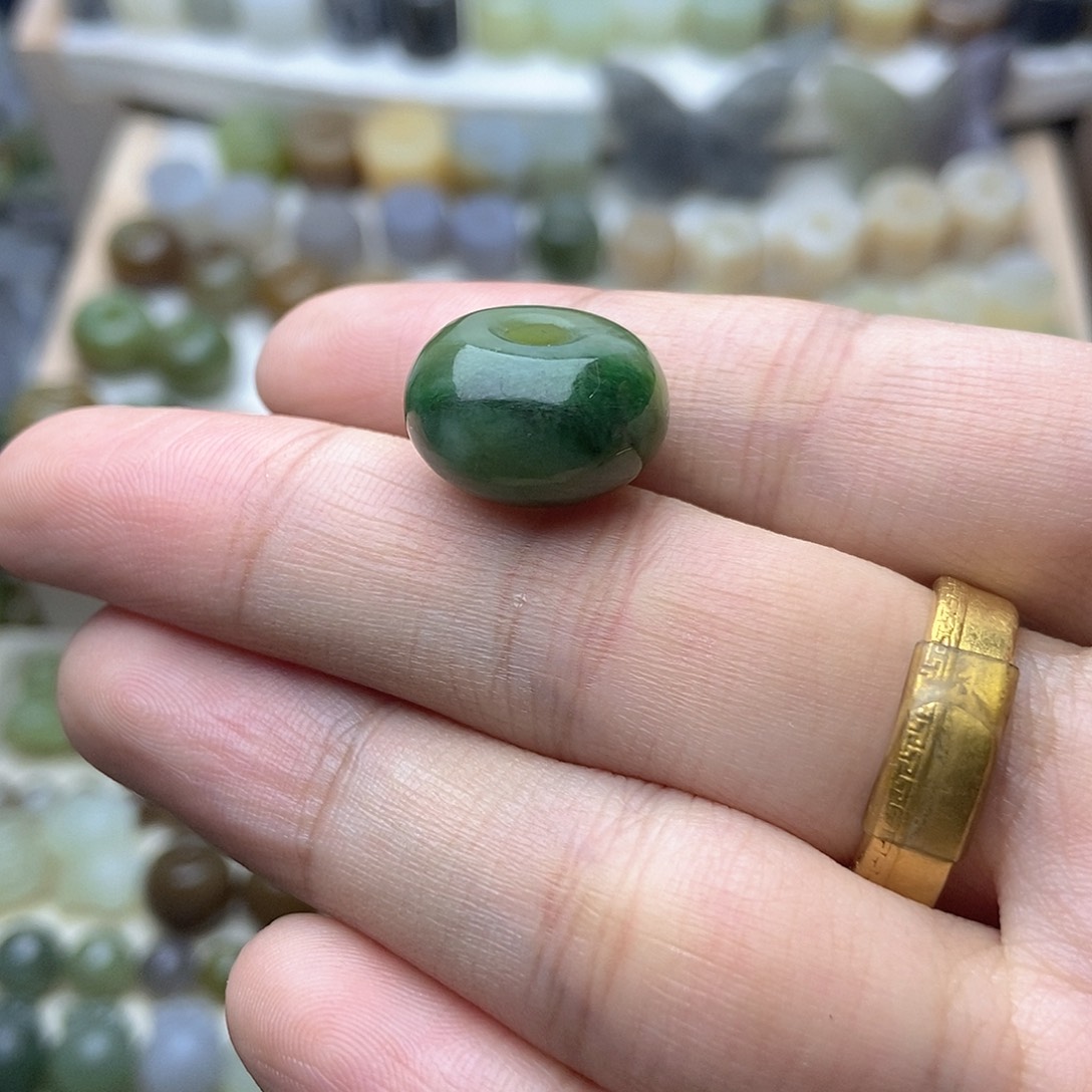 胡****和田玉未镶嵌颈饰买断不退换