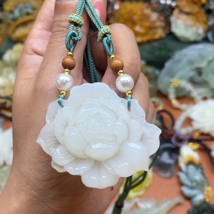 蛇纹石玉未镶嵌吊坠