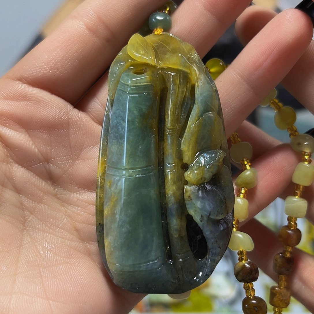 蛇纹石玉未镶嵌颈饰