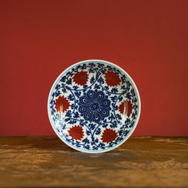 阳春白雪釉里红双钩缠枝莲小杯垫