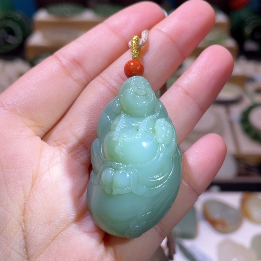 和田玉收藏级粉青佛公吊坠未镶嵌