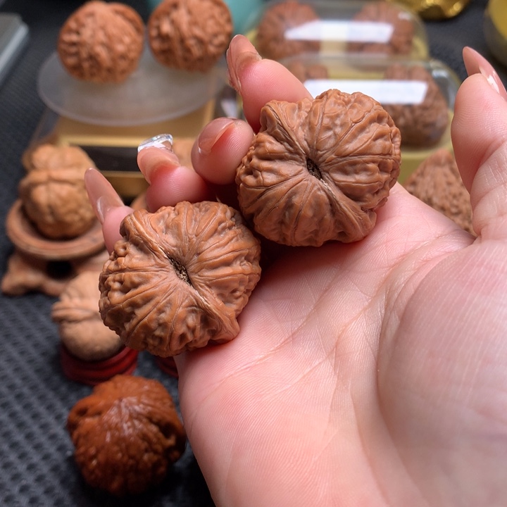 跑***者把件文玩核桃38平谷元宝