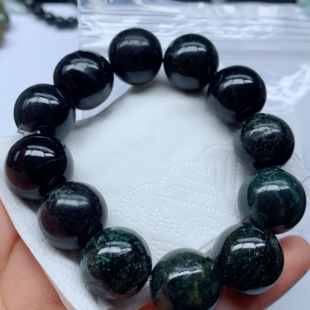 翡翠颈饰未镶嵌手串