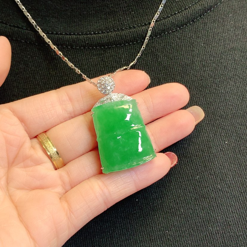 【闪购商品】翡翠吊坠(赠链)18K金镶嵌