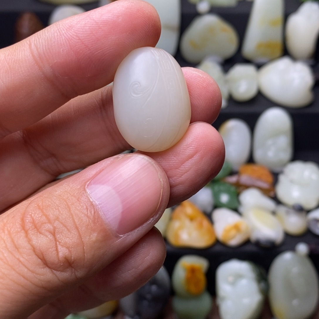 风***扬和田玉未镶嵌颈饰