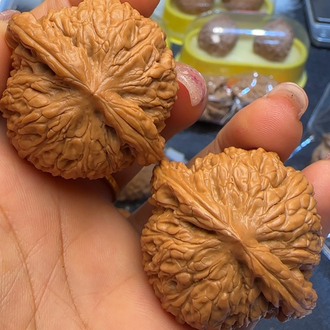 文玩核桃吊坠42.5承德密纹红玛瑙