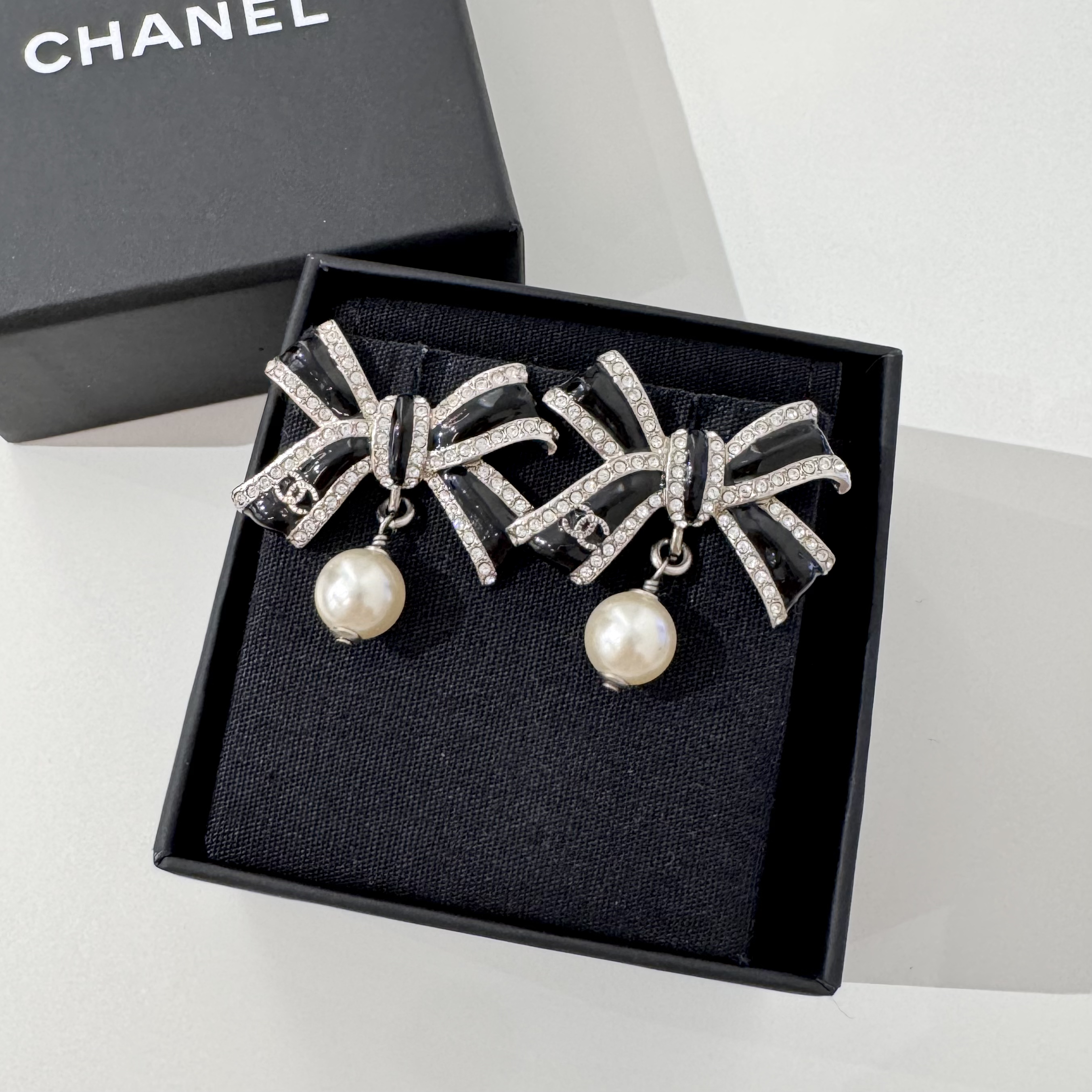 95新 Chanel/香奈儿 Chanel16k椅子系列蝴蝶结吊坠耳夹47005664
