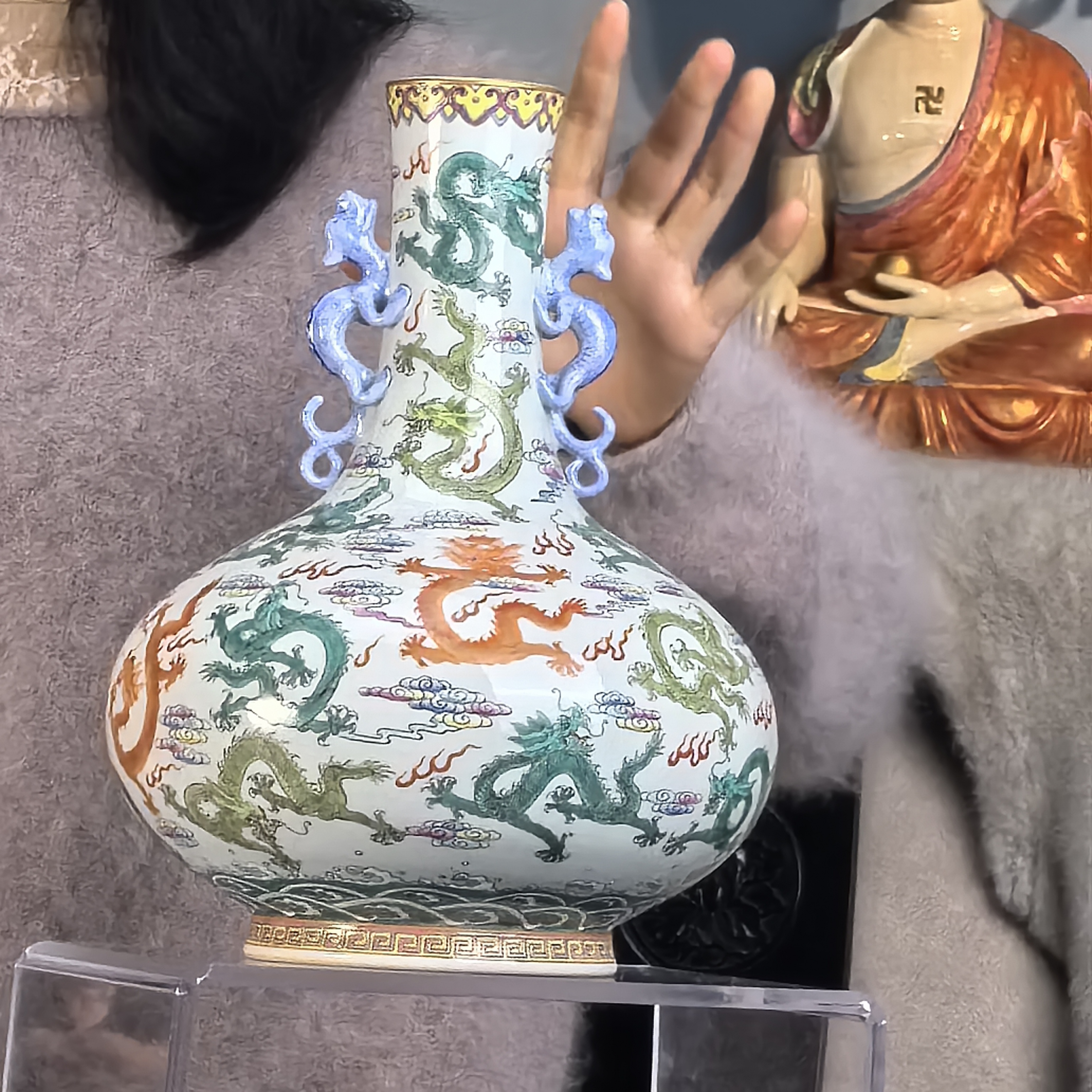 清 粉彩祥云龙纹双耳荸荠瓶