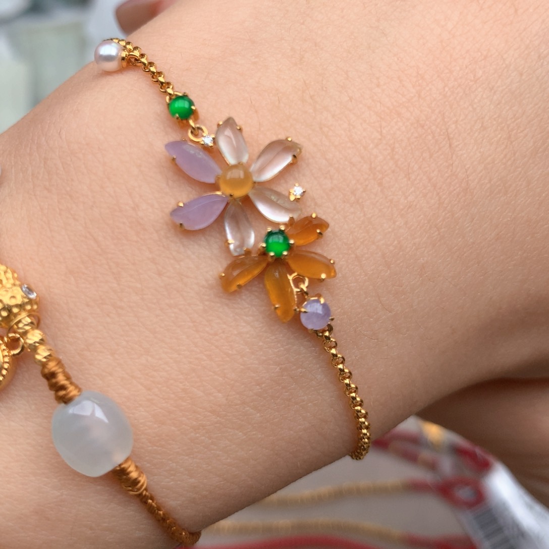 18K金镶嵌挂件翡翠