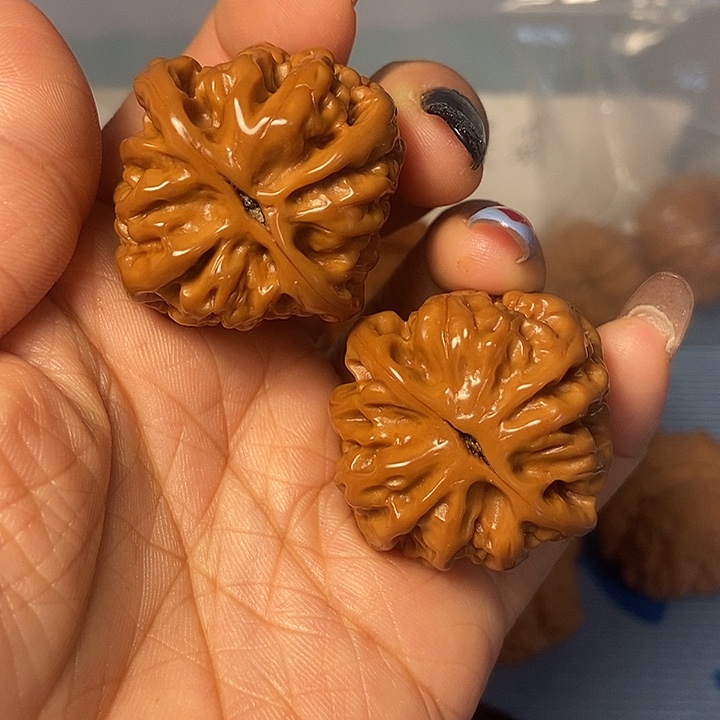 丫***丫文玩核桃吊坠 文山文山两楞35尺