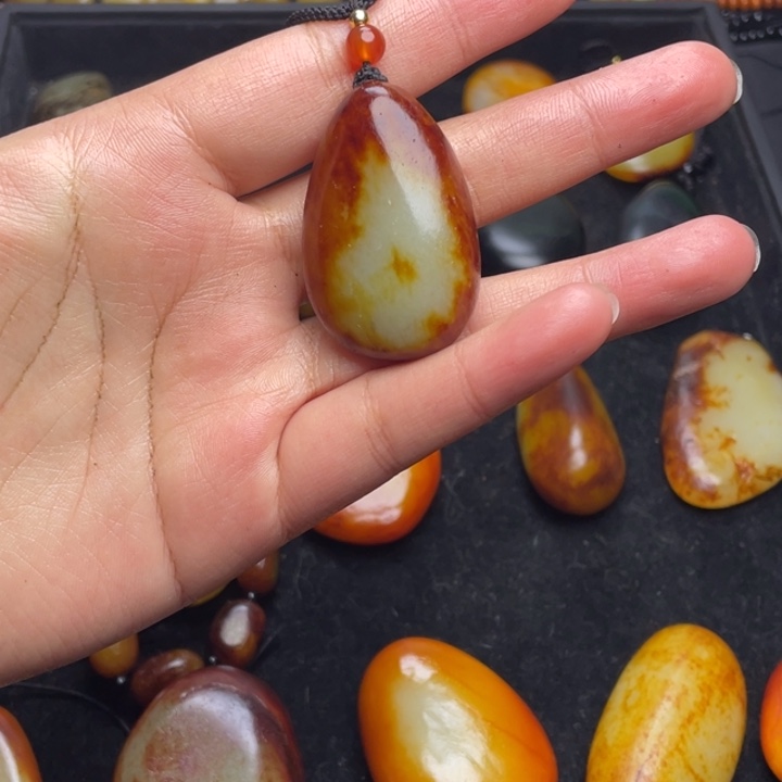 *****和田玉未镶嵌颈饰