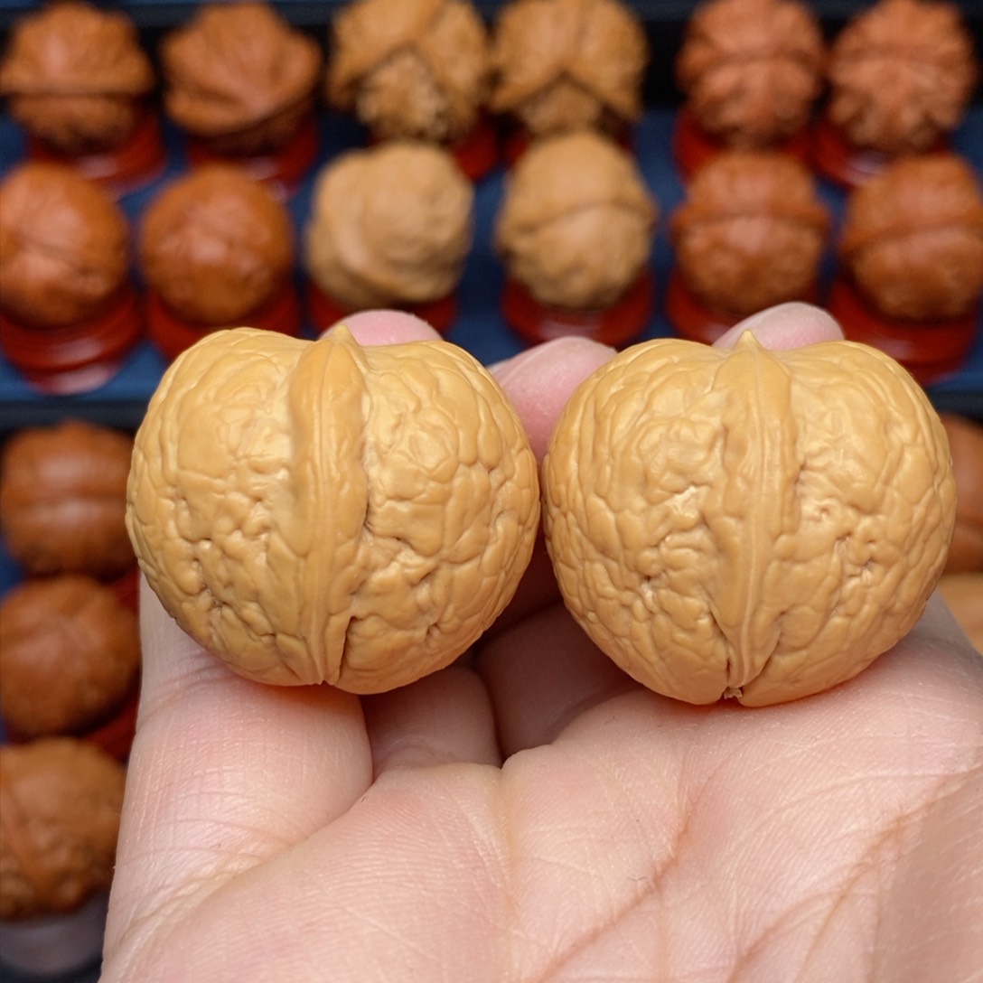 把件文玩核桃手捻野生金锭元宝