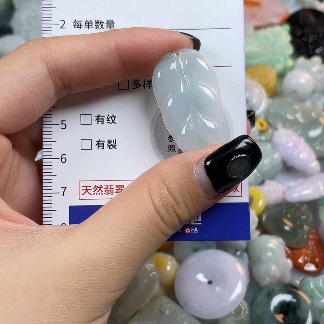 翡翠未镶嵌颈饰1333