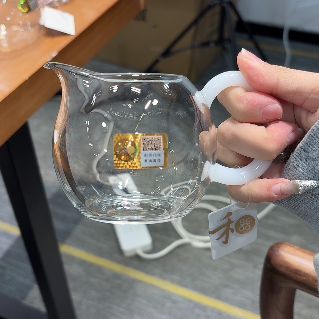 禾器畅然白玉色金标