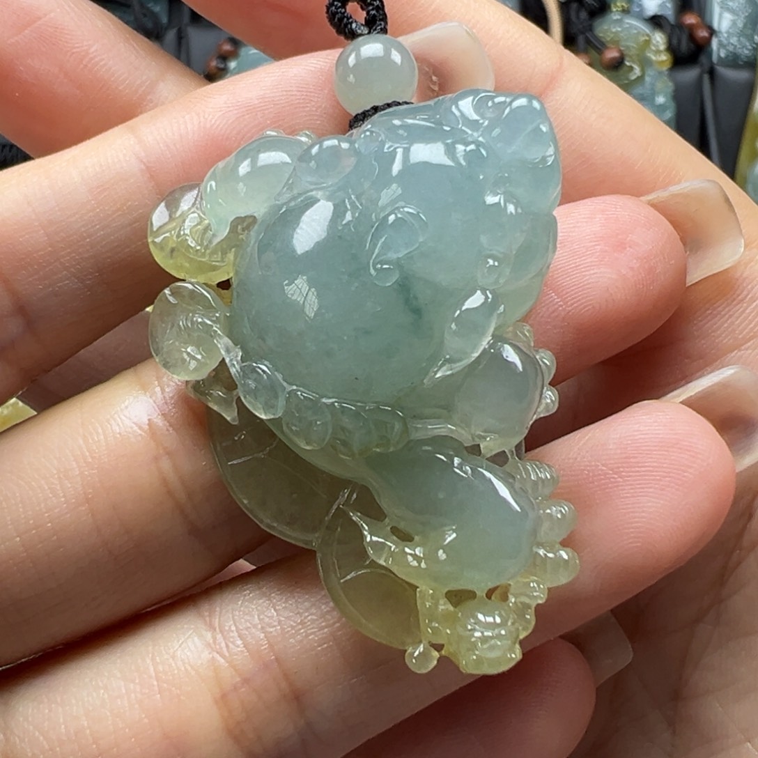 翡翠未镶嵌颈饰金