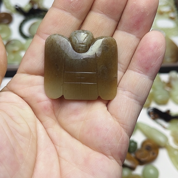 岫岩老玉（透闪石质玉）颈饰未镶嵌