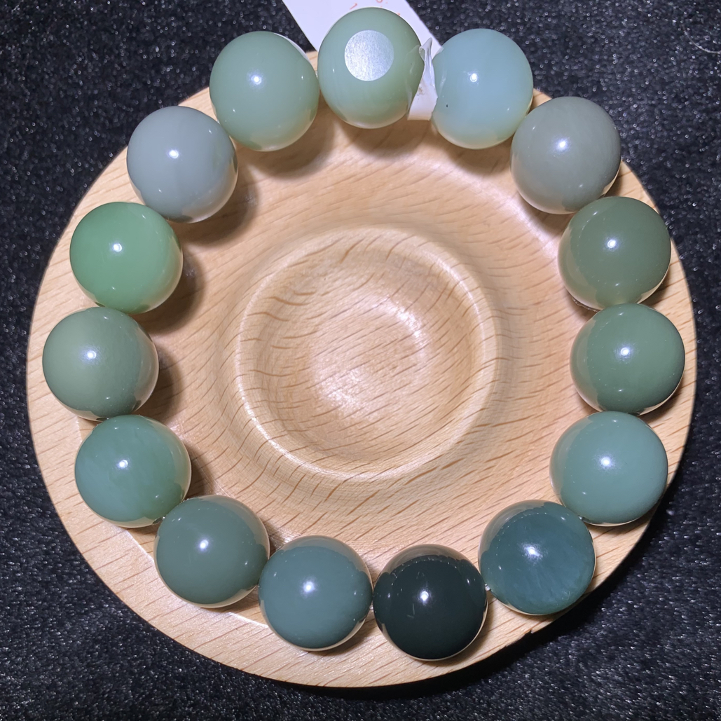 新疆和田玉沙枣青手串珠径15mm