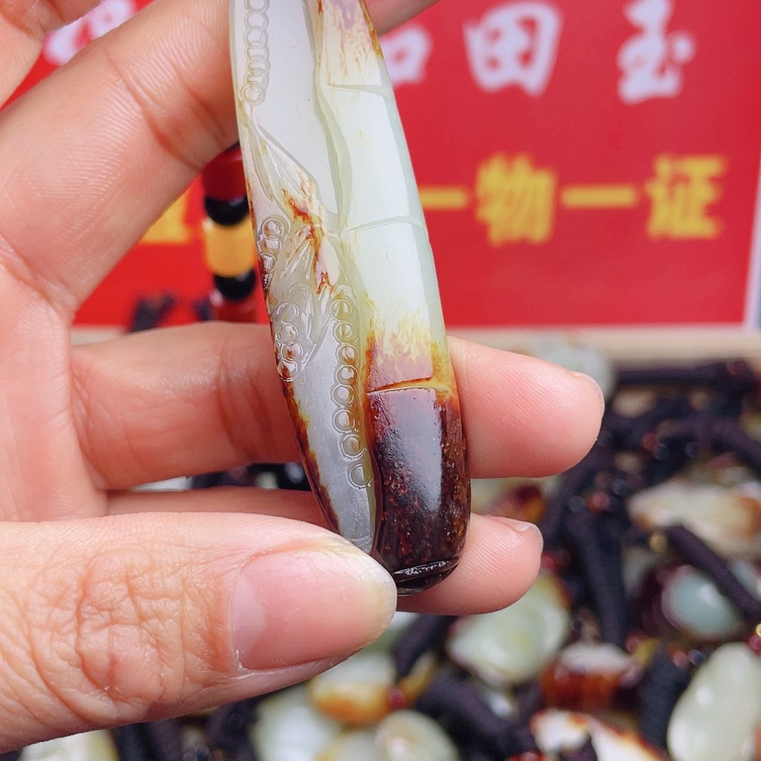 和田玉颈饰未镶嵌