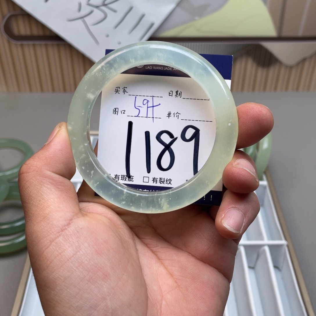 岫玉手镯手镯未镶嵌