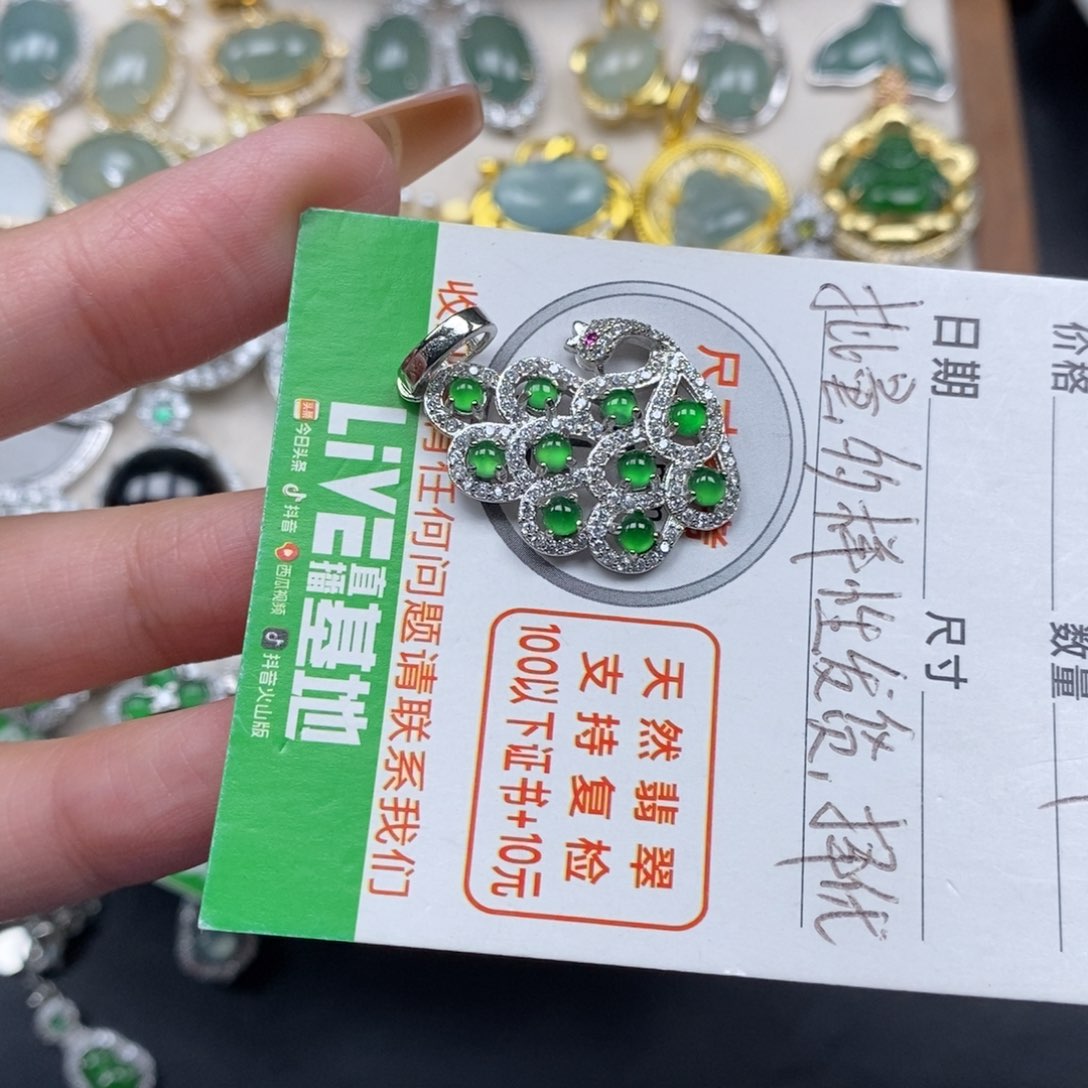 翡翠颈饰未镶嵌翡翠
