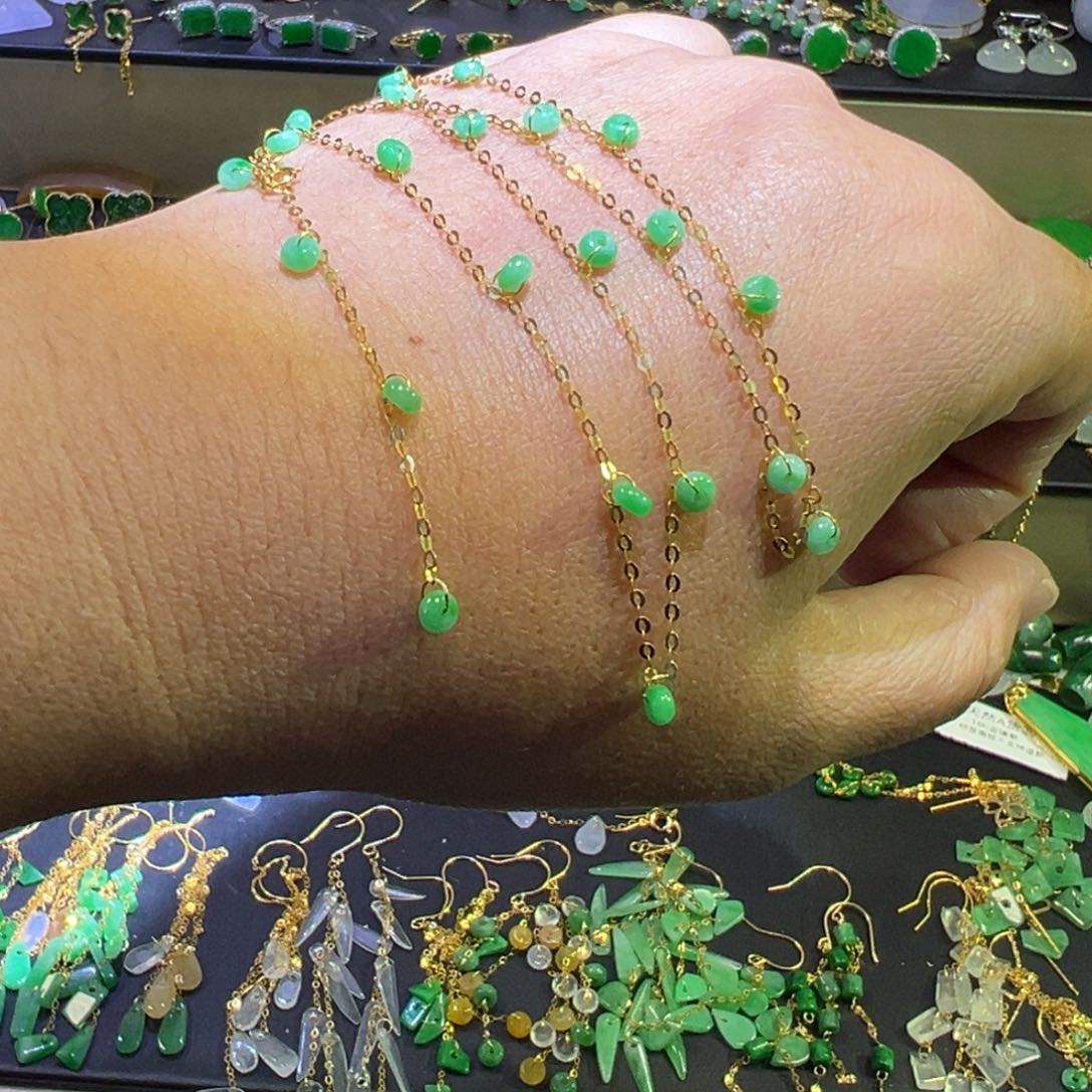 颈饰18K金镶嵌翡翠雪**嫣满天星45c m