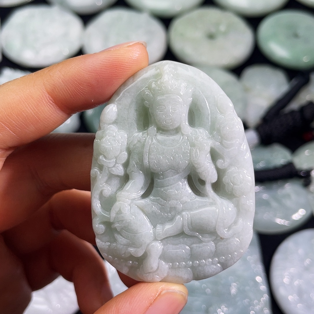 翡翠未镶嵌颈饰度母