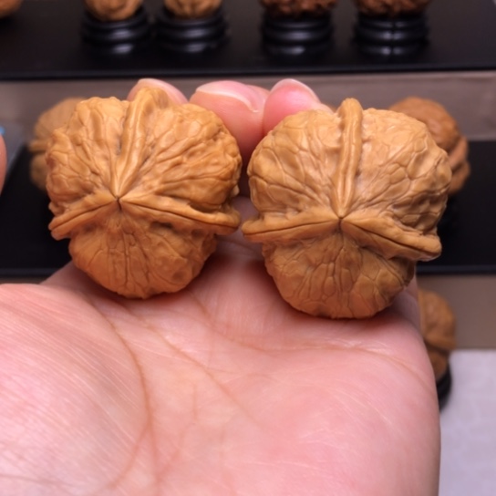 文玩核桃把件粗筋三楞11