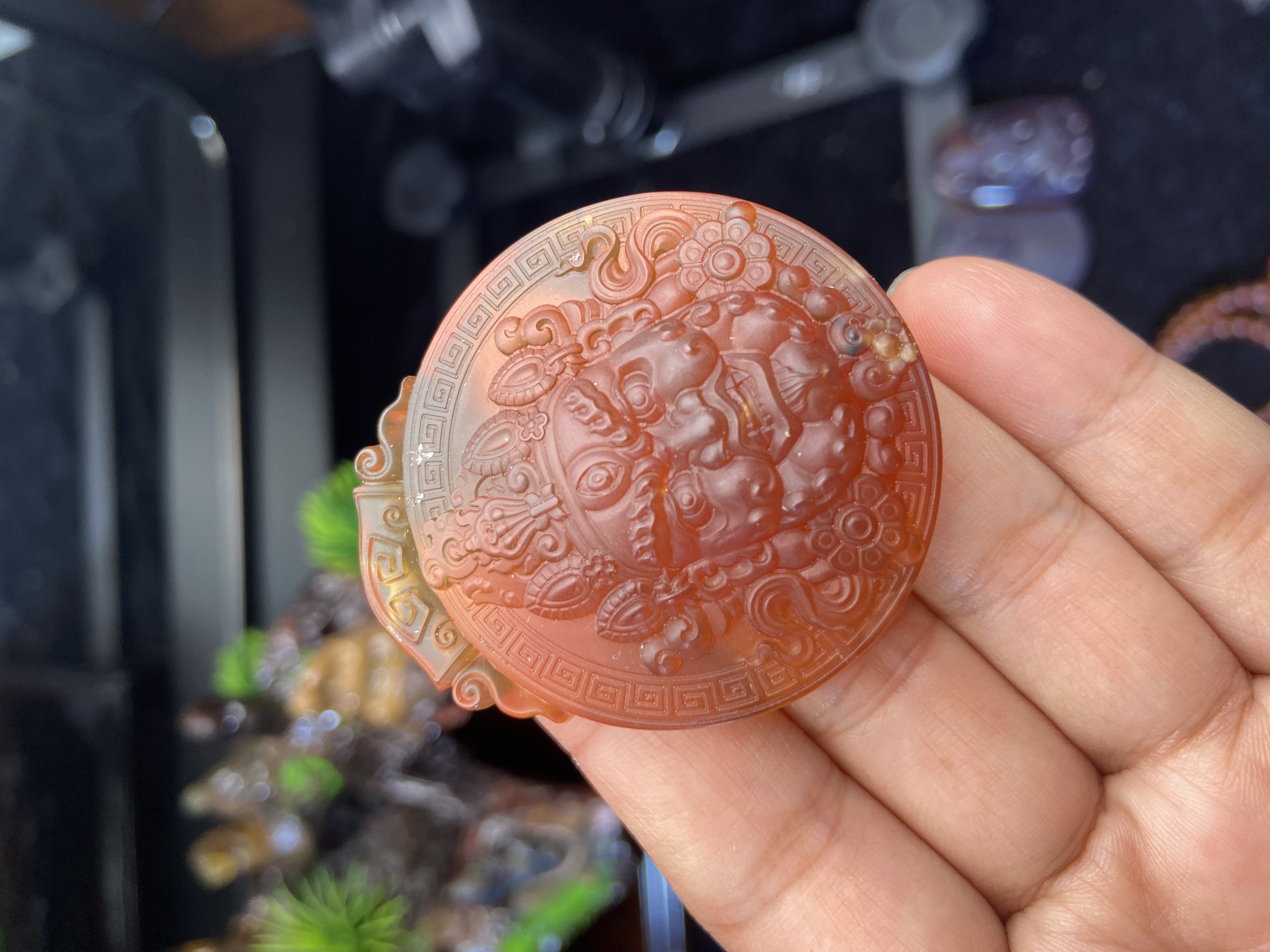 缅甸天然琥珀黄财神吊坠雕刻