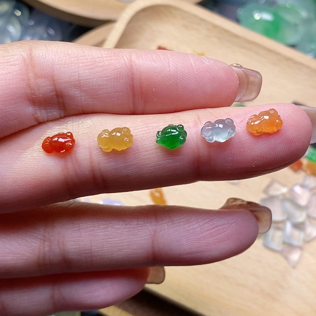翡翠颈饰未镶嵌翡翠