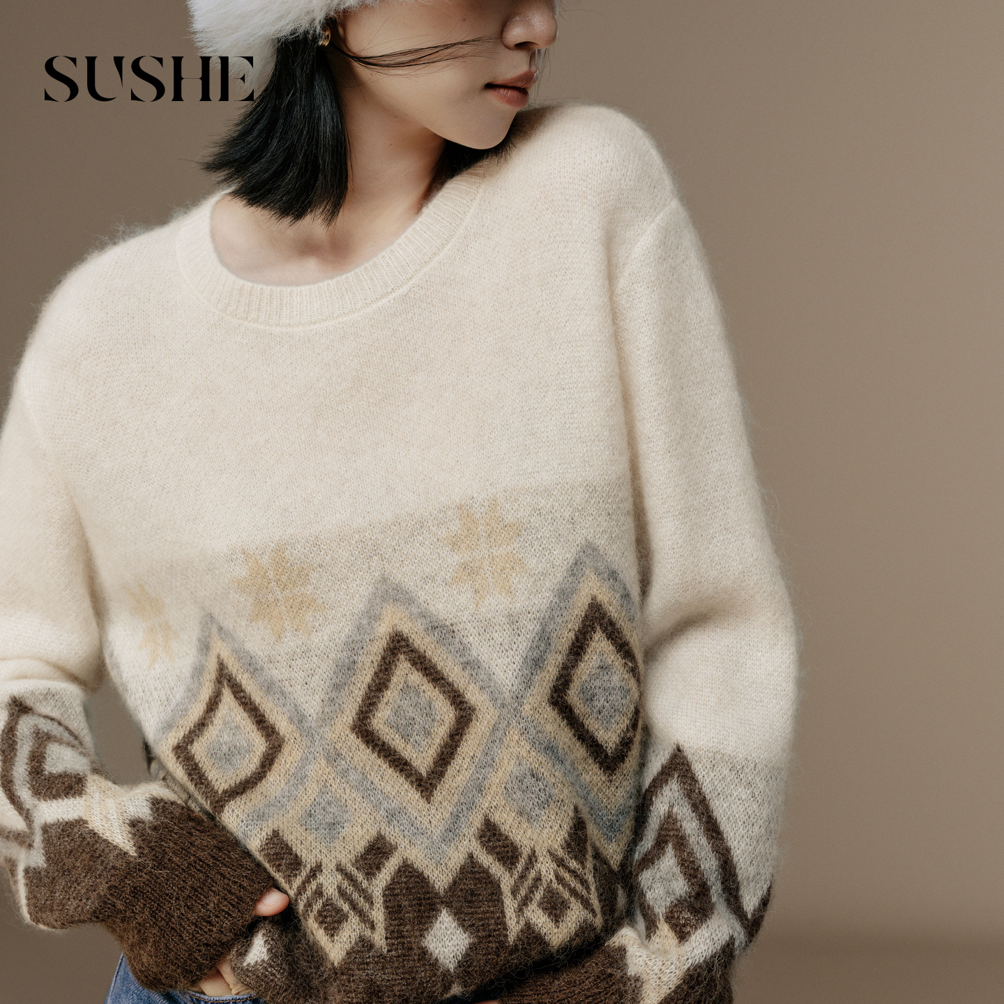 束皙SUSHE 森叙 北欧风 定染羊驼羊毛菱格提花宽松休闲套头毛衣秋