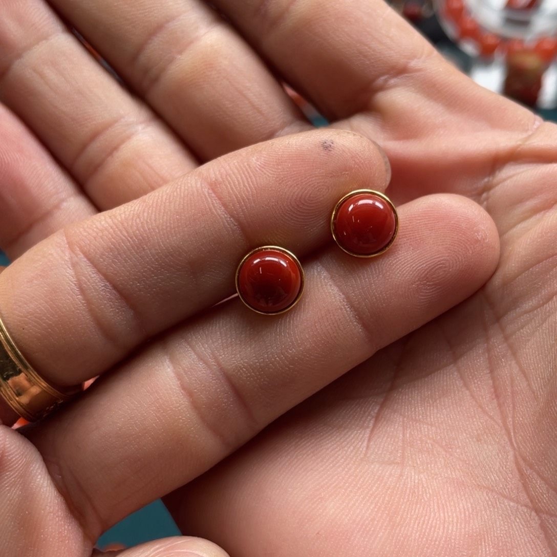 南红玛瑙川料满肉牛血红南红耳钉银S925镀金镶嵌