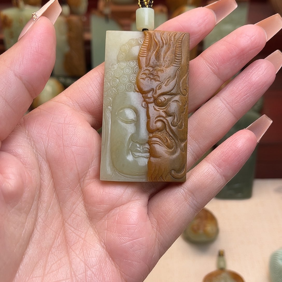 H***、岫岩河磨玉（透闪石质玉）未镶嵌颈饰