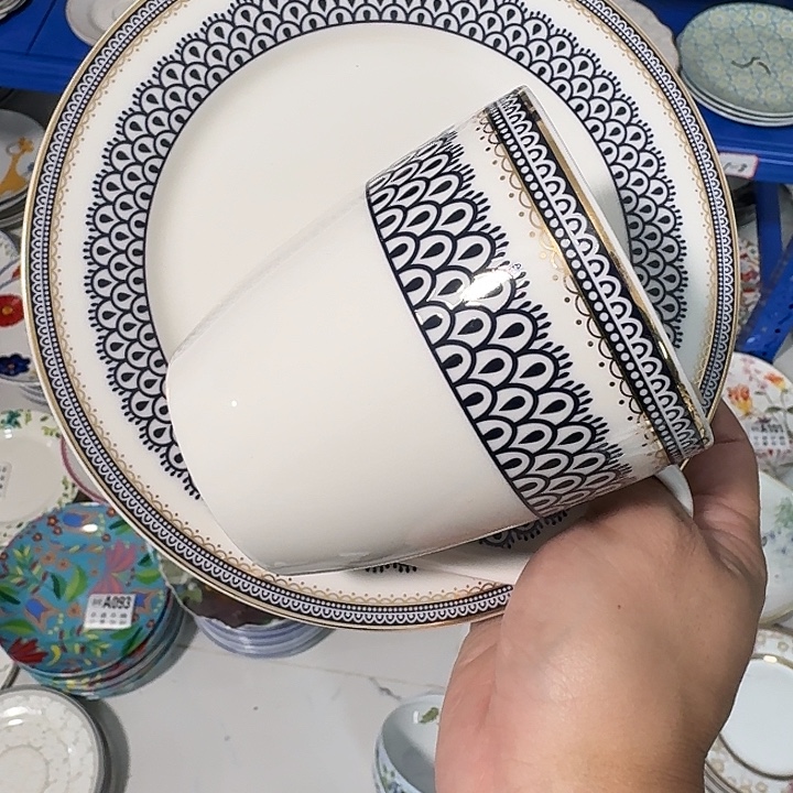 人***衣瓷马克杯10米，小盘子8米