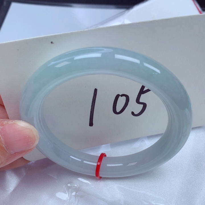 翡翠手镯未镶嵌翡翠