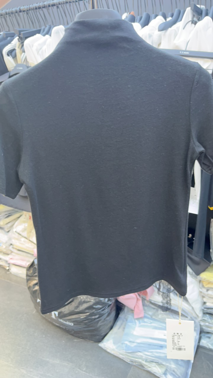 设计感镂空露肩半高领针织衫女秋冬新款洋气内搭打底衫