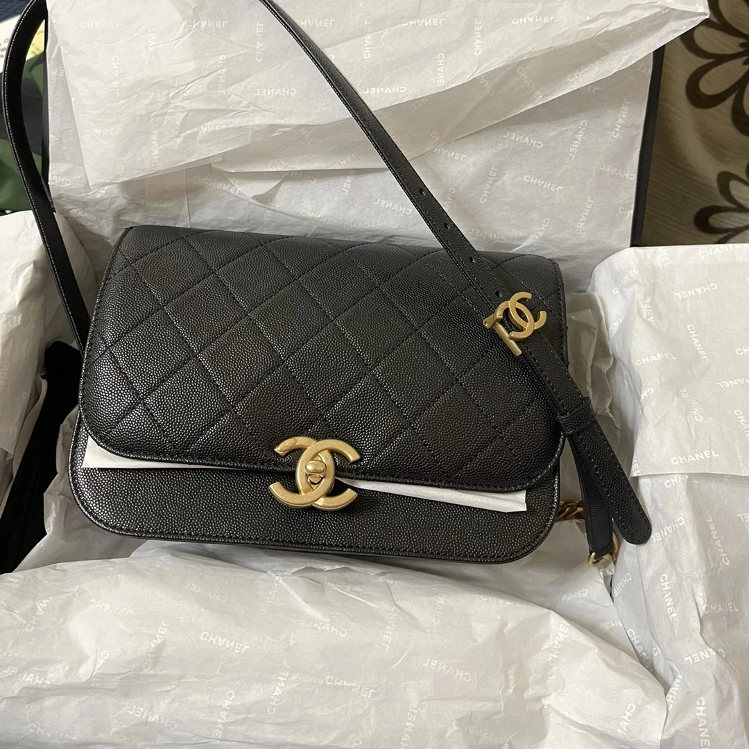 99新 Chanel/香奈儿 98新 奢总管/黑金邮差包/芯片