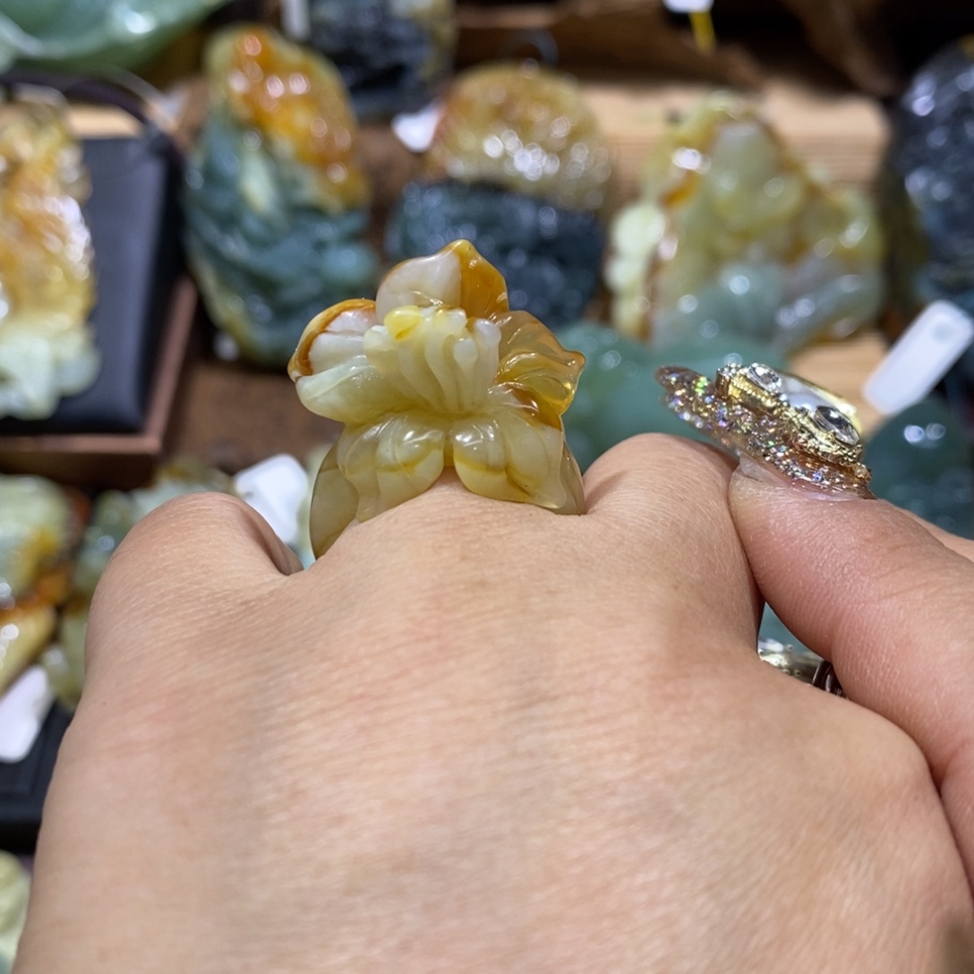 蛇纹石玉颈饰未镶嵌?****