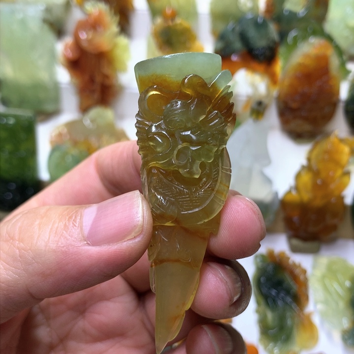 蛇纹石玉颈饰未镶嵌