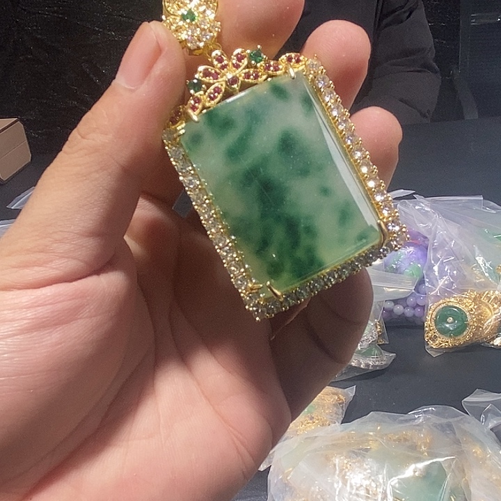 翡翠颈饰未镶嵌价格