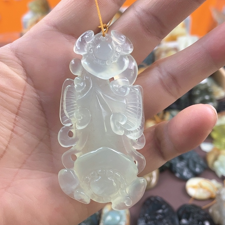 蛇纹石玉颈饰未镶嵌