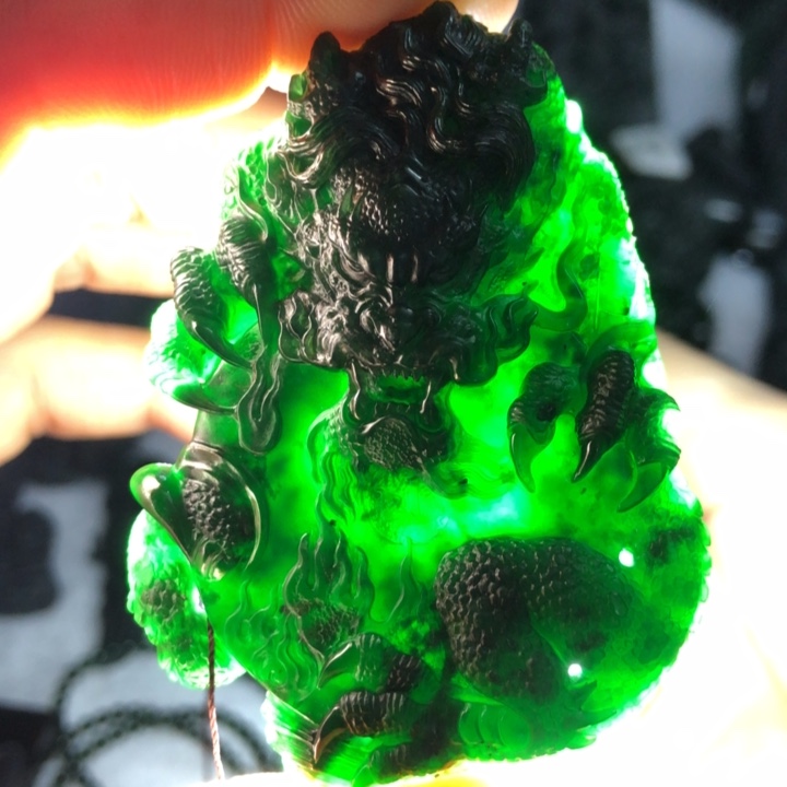 定制翡翠未镶嵌盘龙扣